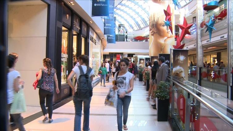 Fuerte caída de ventas: 18,7% en shoppings y 13,5% en supermercados
