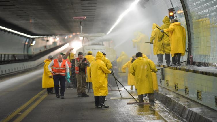 Tareas de limpieza en el interior del Túnel Subfluvial