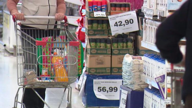 Una familia tipo necesitó 31 mil pesos para no ser pobres
