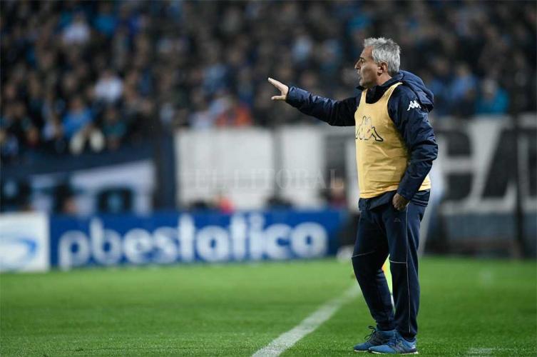 Madelón se vuelve contento y con un 