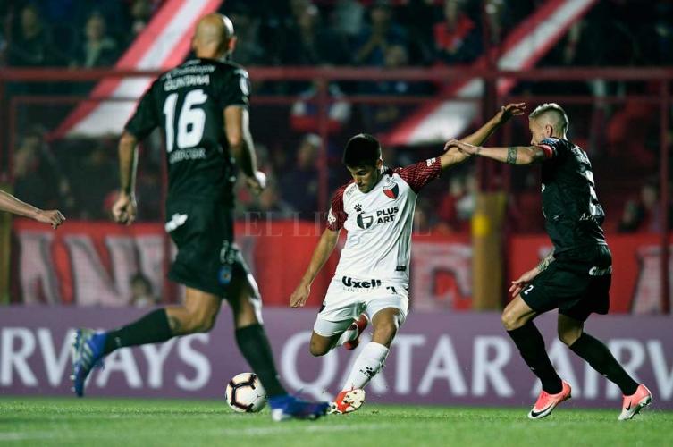 Colón y Patronato inician su lucha en el Centenario