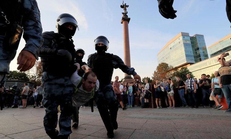 Moscú: más de 1.300 detenidos en una manifestación opositora