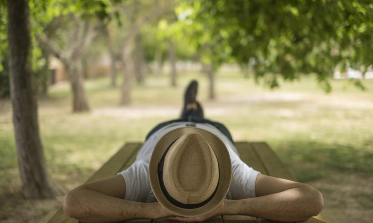 Siesta o paseo: ¿qué es mejor después de almorzar?