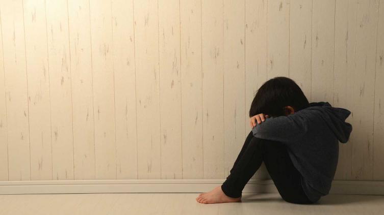Condenado a ocho años de prisión por golpear y lesionar a su hijo de tres