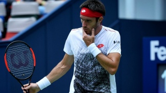 Leo Mayer perdió en su debut en Kitzbuhel