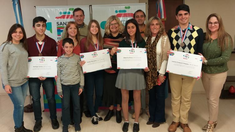 La provincia reconoció a los estudiantes que viajarán a la NASA  