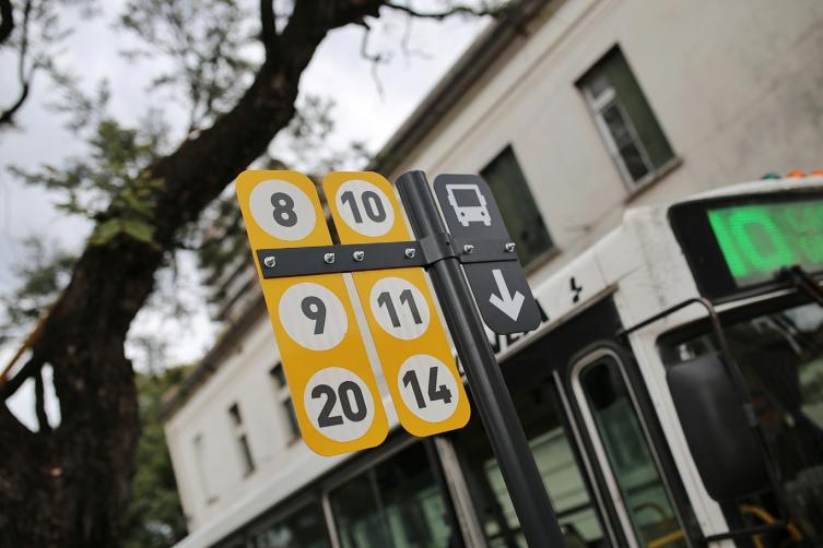 El municipio coloca 1.200 carteles indicadores de paradas de colectivos