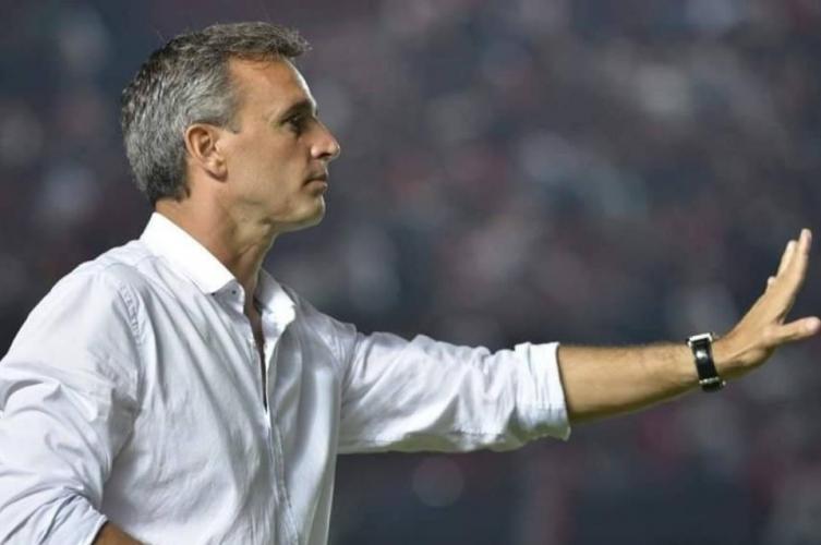 Lavallén se juega el puesto en Colón ante Zulia por la Sudamericana
