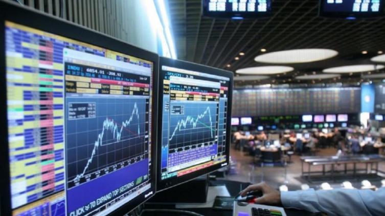 El Riesgo País se dispara y se acerca a los 900 puntos