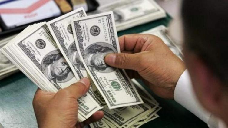 El dólar saltó 80 centavos y superó la barrera de los $46