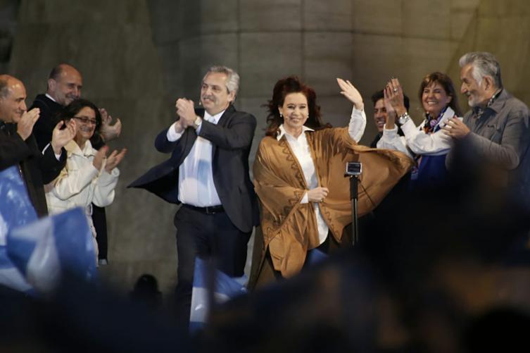 A. Fernández y Cristina llamaron a convencer a los 