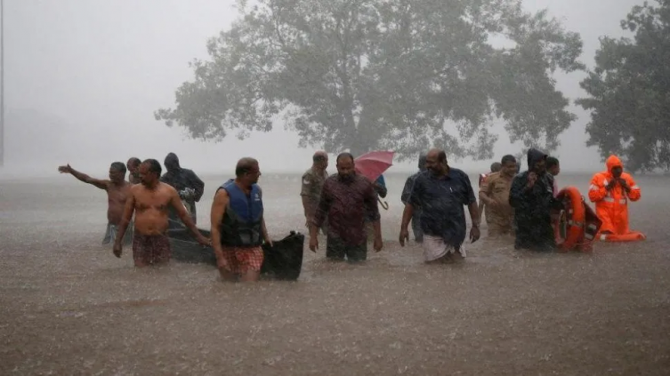 Las lluvias monzónicas causaron al menos 65 muertos en India