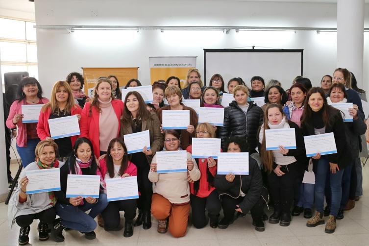 Entregaron certificados de formación a cuidadores domiciliarios