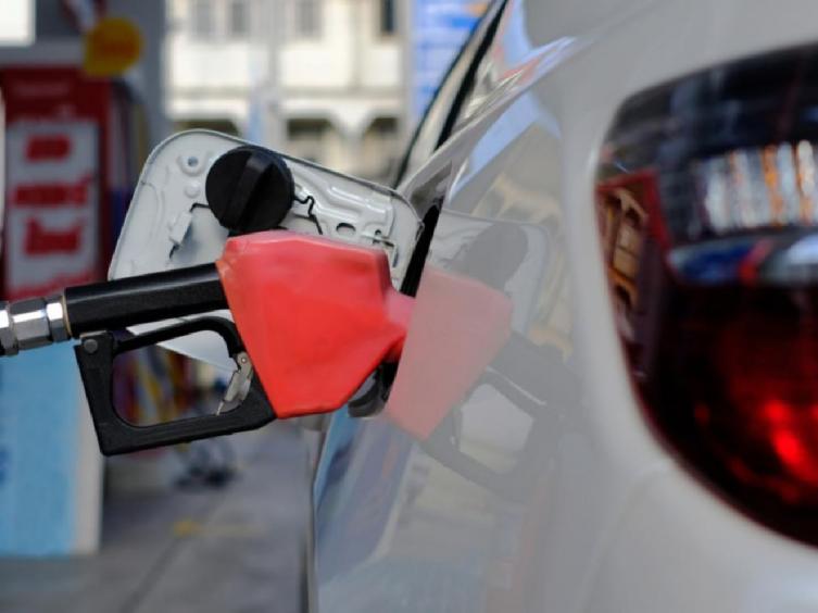 El Gobierno posterga el congelamiento de combustibles
