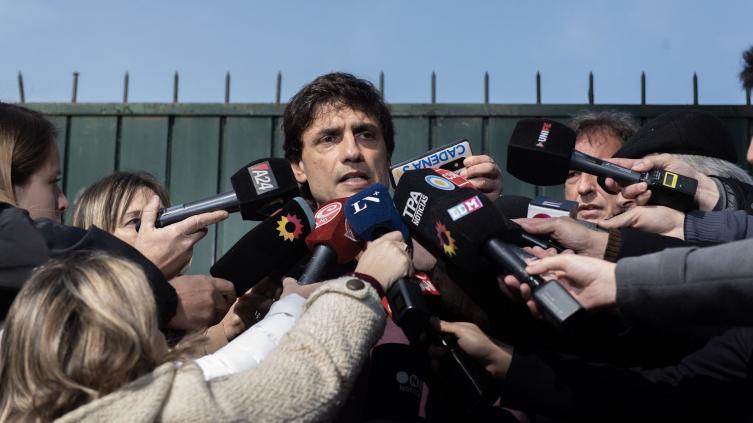  Lacunza descartó hacer anuncios hoy y dijo que Macri le transmitió 