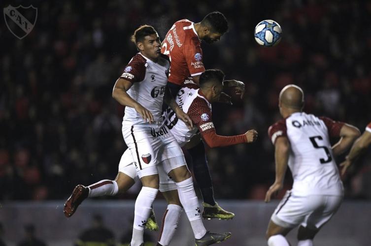 Colón jugó mal y perdió ante Independiente