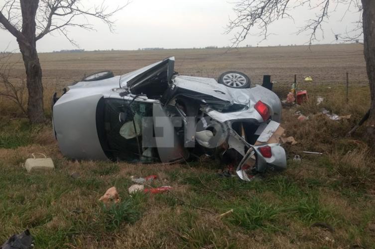 Despiste seguido de vuelco y choque con cuatro muertos