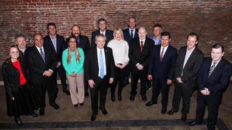 Trece gobernadores apelan a la Corte para frenar la rebaja del IVA y de Ganancias 