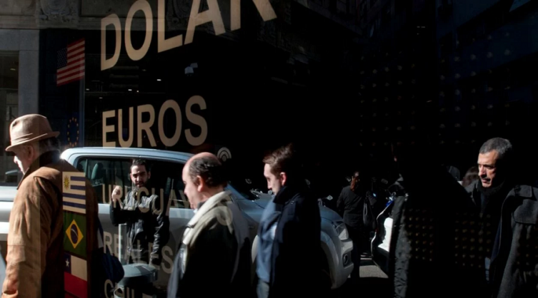 Los bancos tendrán más dólares en sus sucursales para todos sus clientes