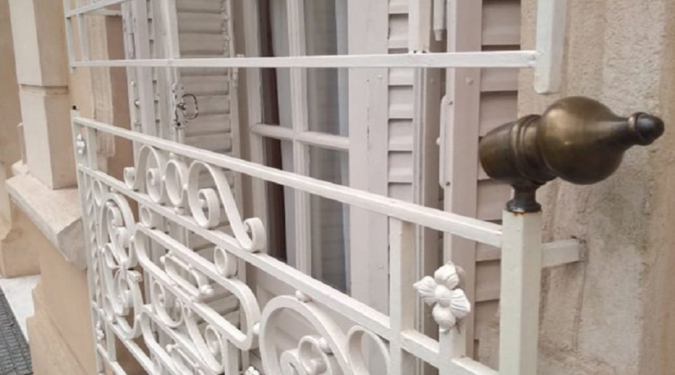 En barrio Candioti se roban los barrales de bronce