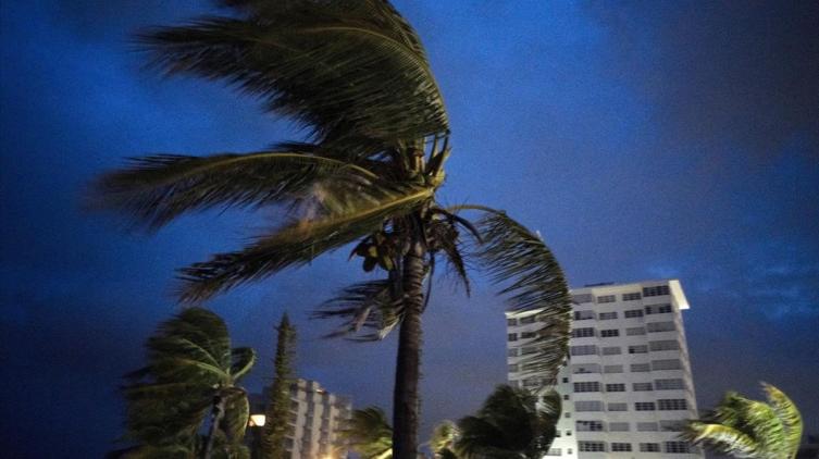 El huracán Dorian destrozó las Bahamas y llega a Estados Unidos