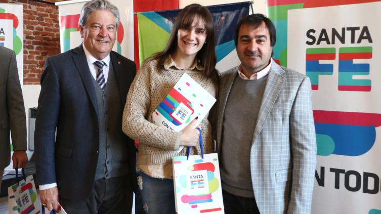 La provincia entregó 24 lotes del programa Mi Tierra, Mi Casa  