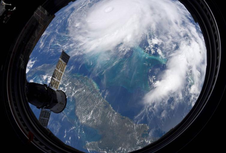 Avanza hacia Florida el huracán Dorian, que bajó a categoría 2