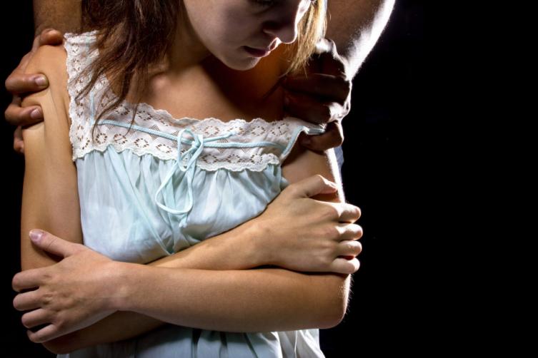 Violaba a sus hijos: 25 años de cárcel