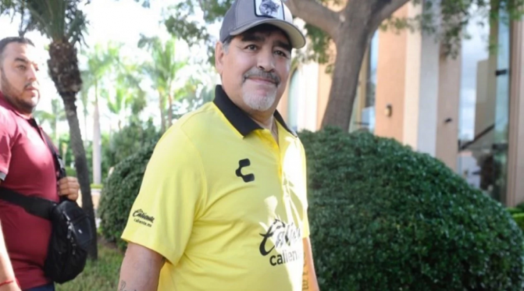 Diego Maradona será presentado el domingo como técnico de Gimnasia