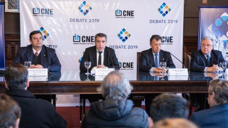 Los candidatos presidenciales se comprometieron a debatir