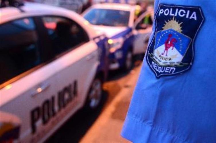 Proponen desarmar a policías de franco en Neuquén