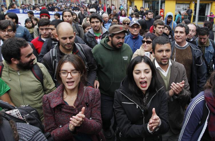 Jornada laboral de 40 horas, el debate que divide a Chile