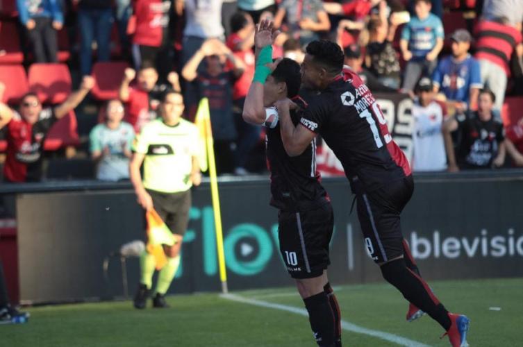 Triunfazo de Colón ante el puntero de la Superliga