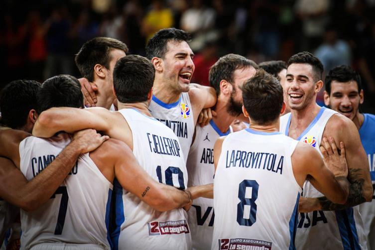 Argentina busca su segundo título mundial ante España