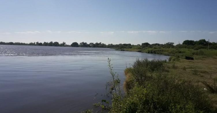 Hallan un cuerpo flotando en aguas de Arroyo Leyes