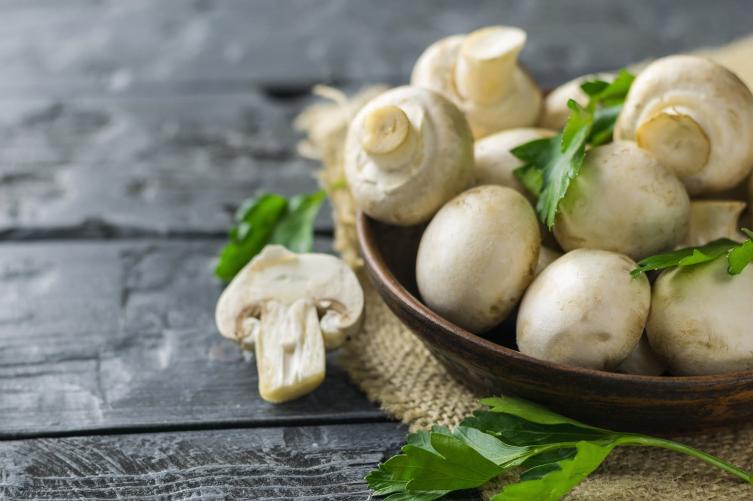 Doce alimentos que no se deben comer crudos