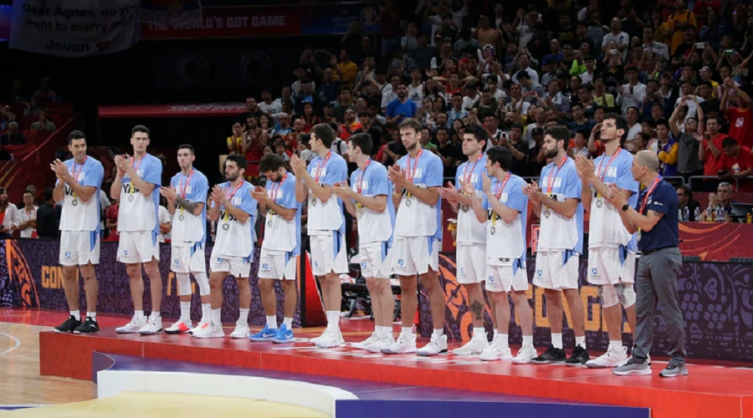 Selección argentina de básquet: el subcampeón en el Mundial de China llegó al país