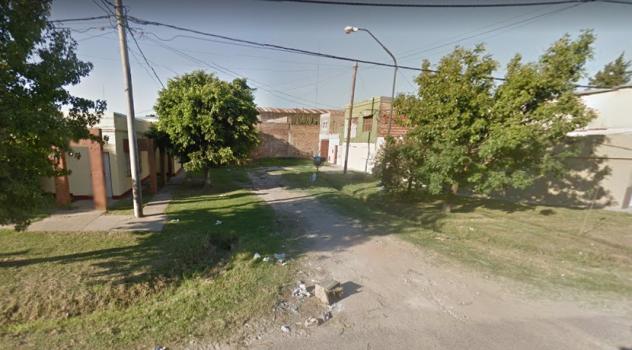 No pudo frenar, chocó contra un paredón y murió
