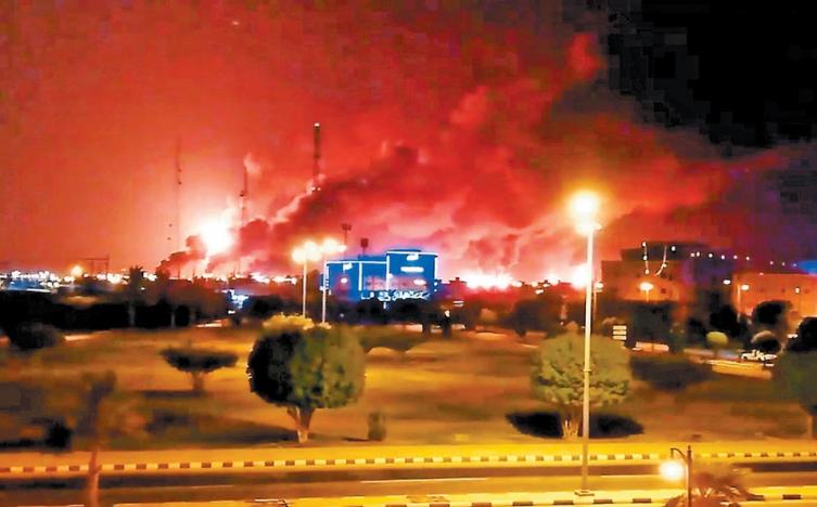 Riad restableció el suministro de crudo tras los ataques a su mayor refinería