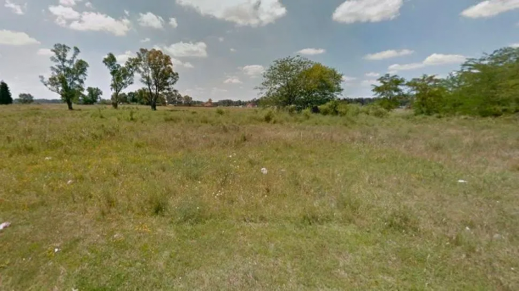 Hallan cuerpo mutilado y sin ojos en un descampado