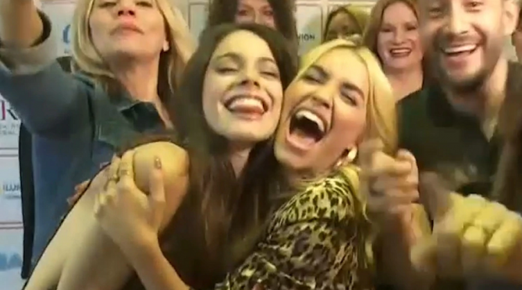 Tini Stoessel y Lali Espósito, juntas en un móvil desde Madrid