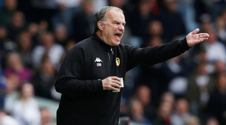 Marcelo Bielsa ganó el premio Fair Play de la FIFA por dejarse marcar un gol ante el Aston Villa