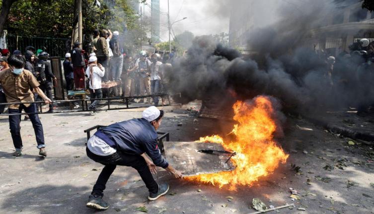 Indonesia: al menos 20 muertos y decenas de heridos en disturbios