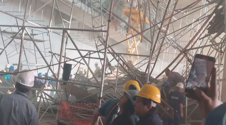 Derrumbe en las obras de ampliación de Ezeiza: hay un muerto y diez heridos