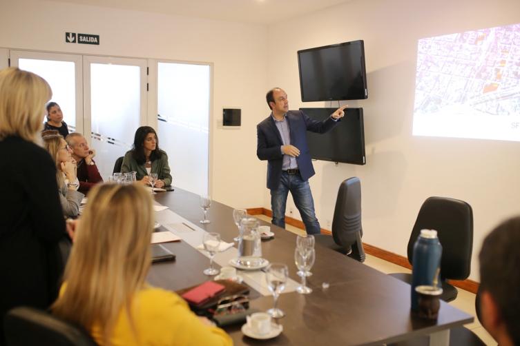 “Contamos con empresas interesadas en invertir en la Terminal de Ómnibus”