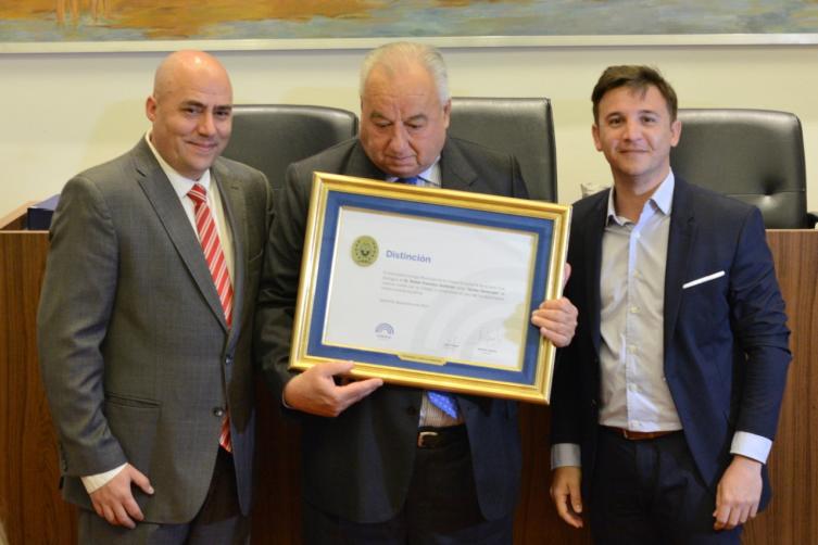 El concejo distinguió a Rafael Gutiérrez