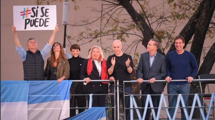 Una multitud apoyó a Macri en la primera marcha del 