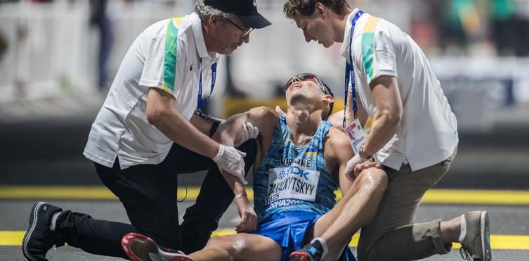 Mundial de atletismo: hay preocupación por los deportistas que colapsaron por un clima agobiante