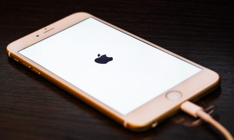 Detectan un grave problema que afectaría a casi todos los iPhone del mundo