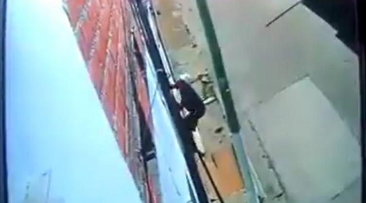 Se robó un foco y dejó sin alumbrado público a los vecinos